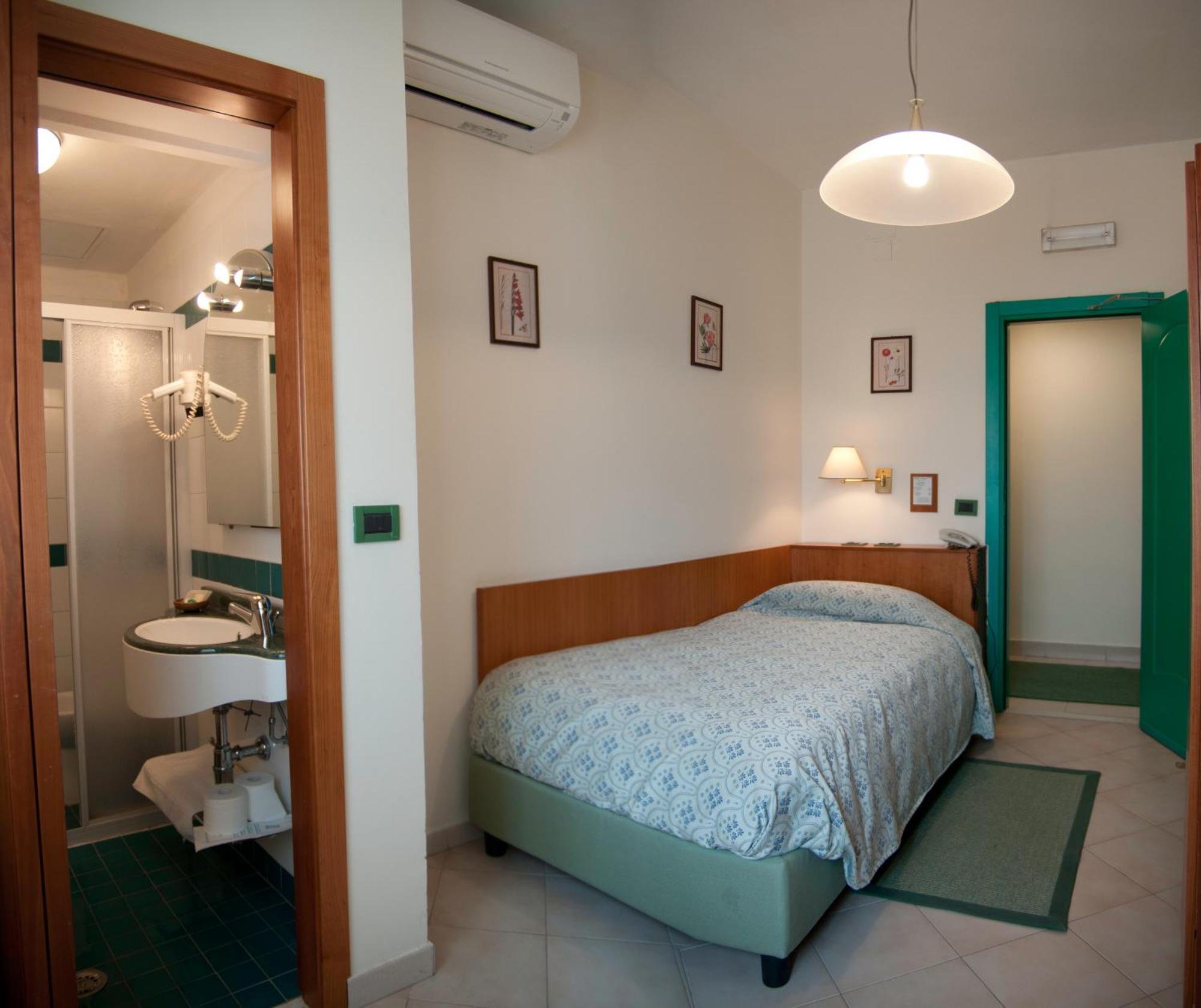 Hotel Boston 3*
